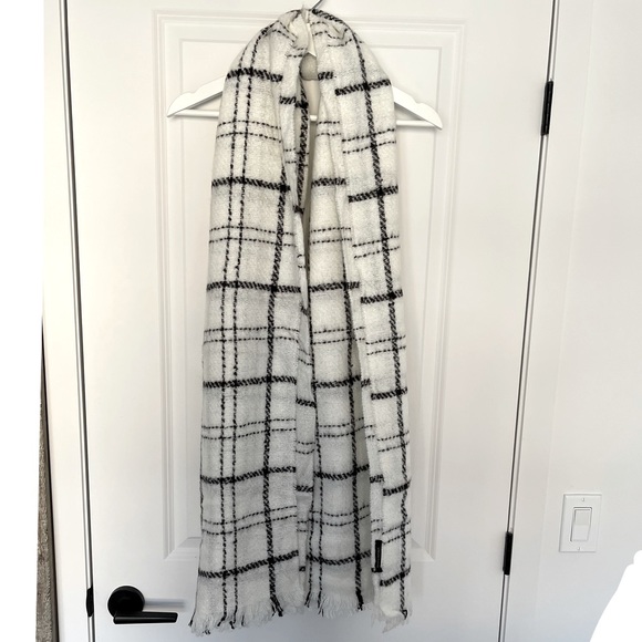 NWOT Banana Republic Blanket Scarf - Picture 1 of 4